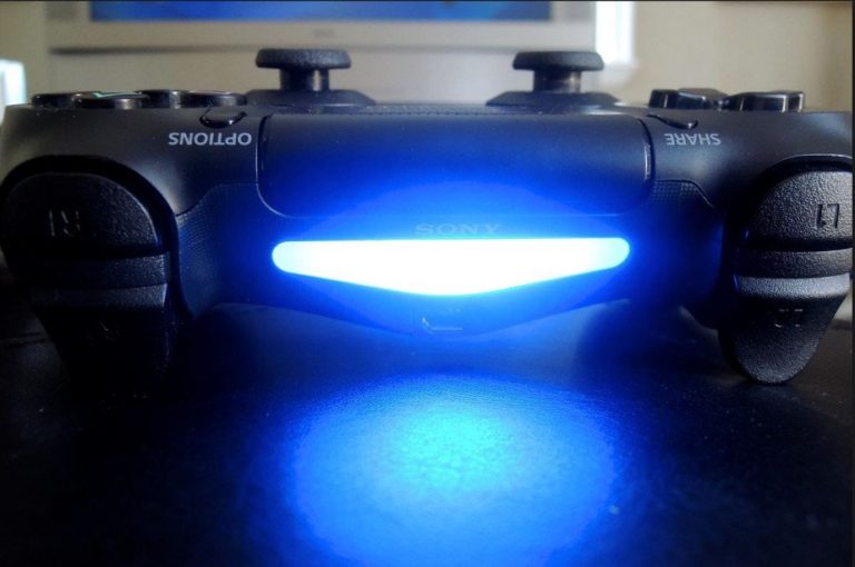 Fix: PS4 Controller blinkt weiß